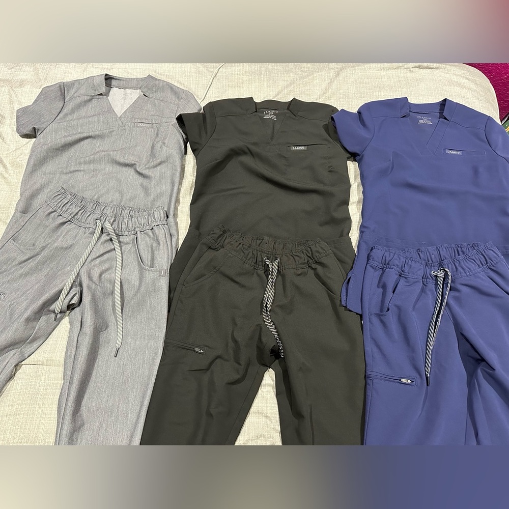 Jaanuu Scrubs Set